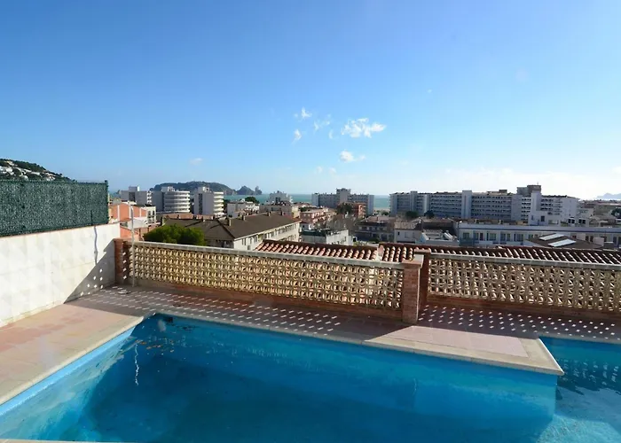 Spacious Duplex In Estartit Lägenhet