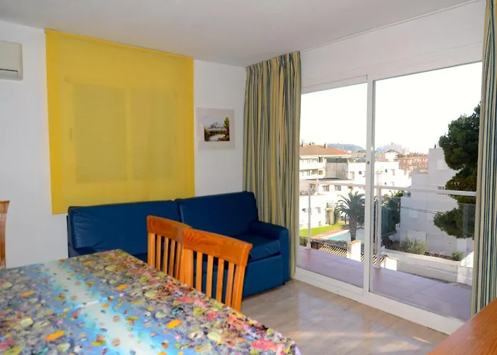 Spacious Duplex In Estartit *