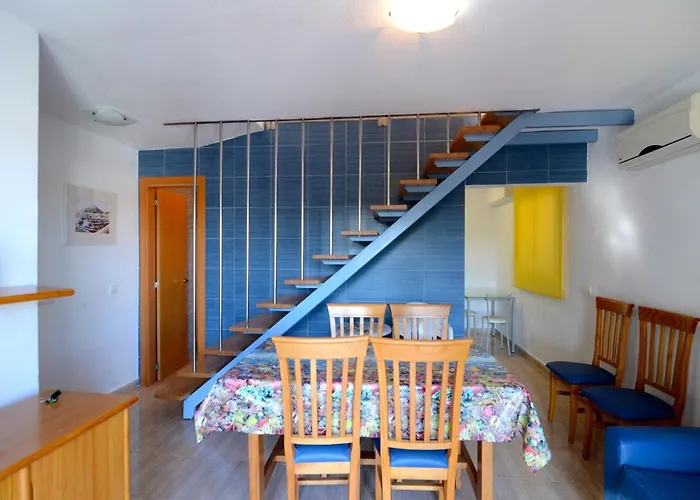 Spacious Duplex In Estartit *