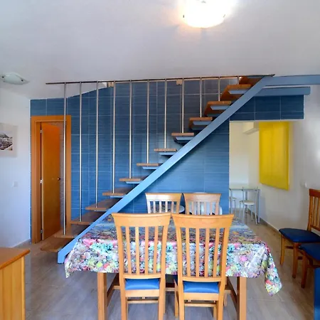 Spacious Duplex In Estartit 레스타르티트